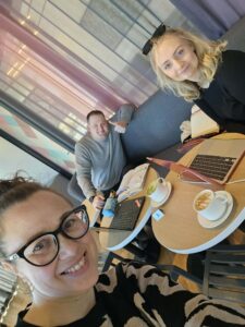 Täna toimus Tartumaa Noorsootöötajate Ühenduse juhatuse koosolek, kus keskenduti ühenduse edasiste tegevusplaanide arutamisele. Kohtumisel lepiti kokku mitmed olulised asjad aga sellest kõigest juba varsti täpsemalt. Hoia silm peal&nbsp;